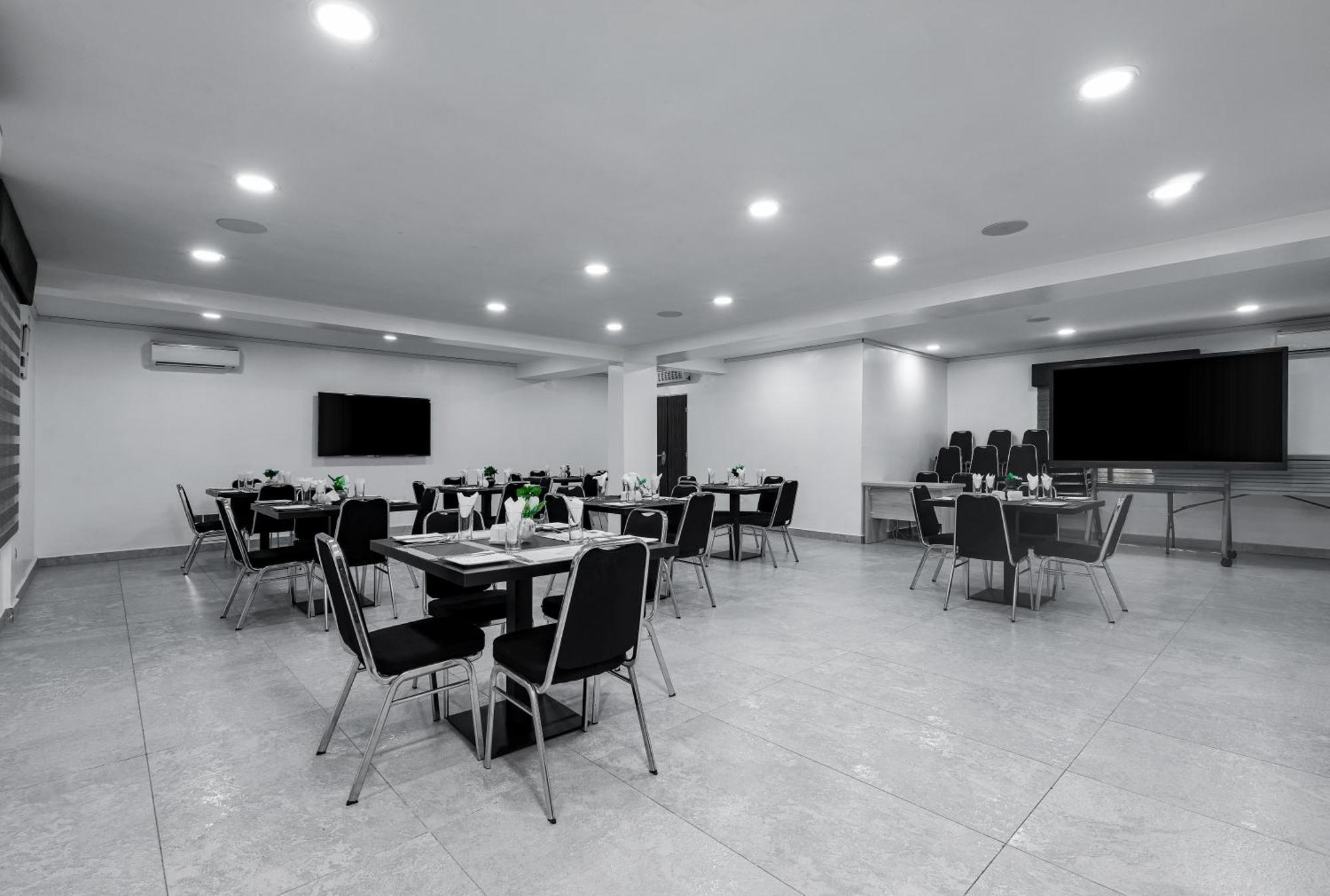 Bkt Cribs - Apartments & Suites Abuja Buitenkant foto